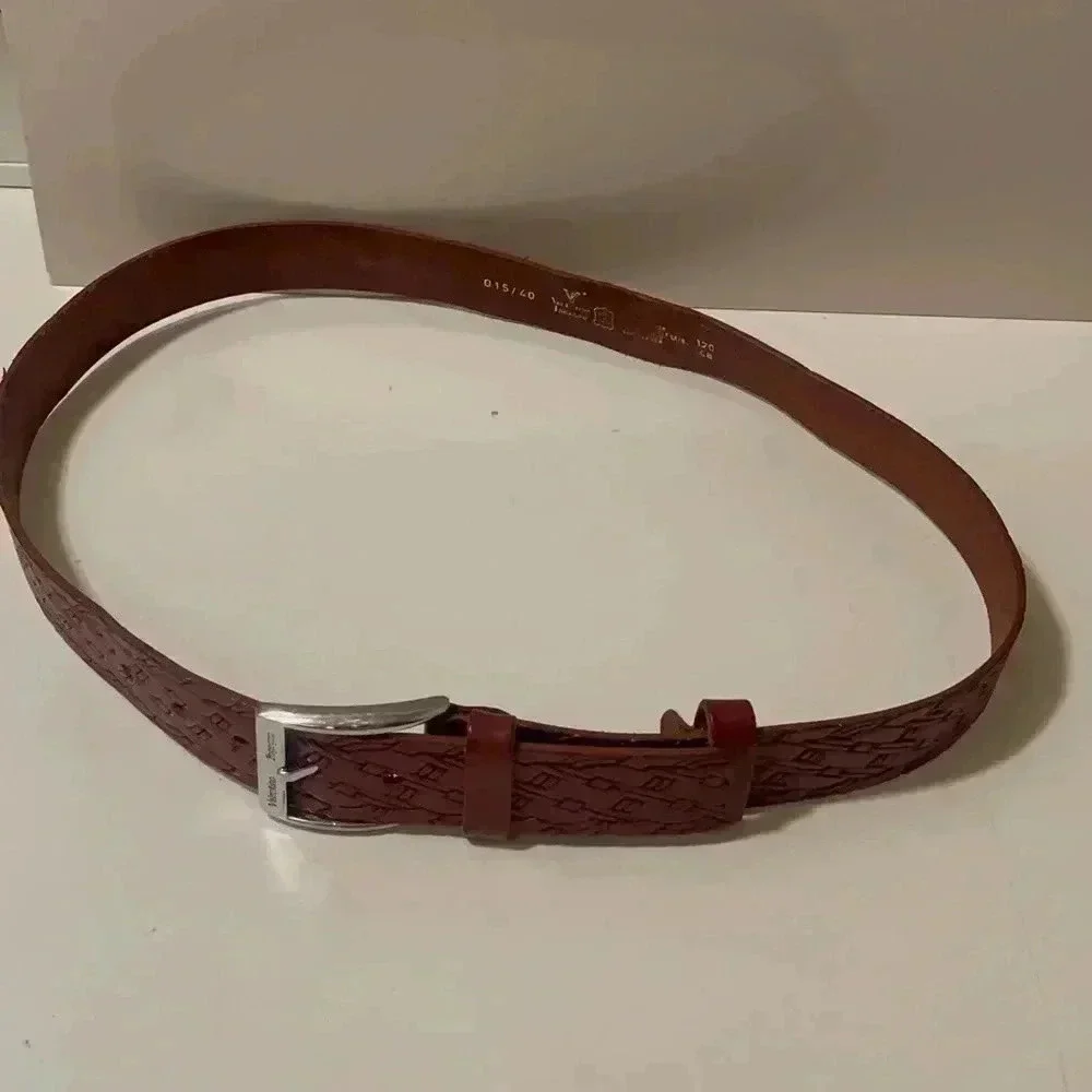 Valentino,beautiful classic belt excellent condition made of pure Italian leathe